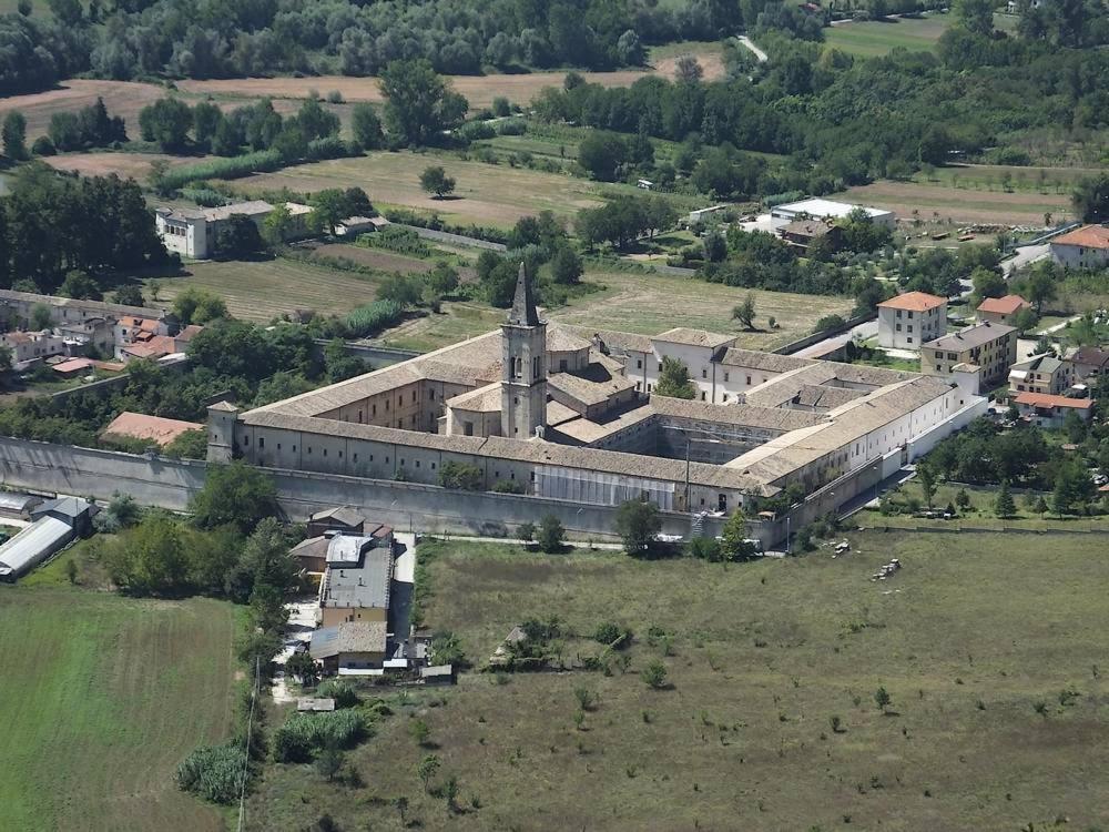 Dietro Piazza Maggiore Sulmona Kültér fotó