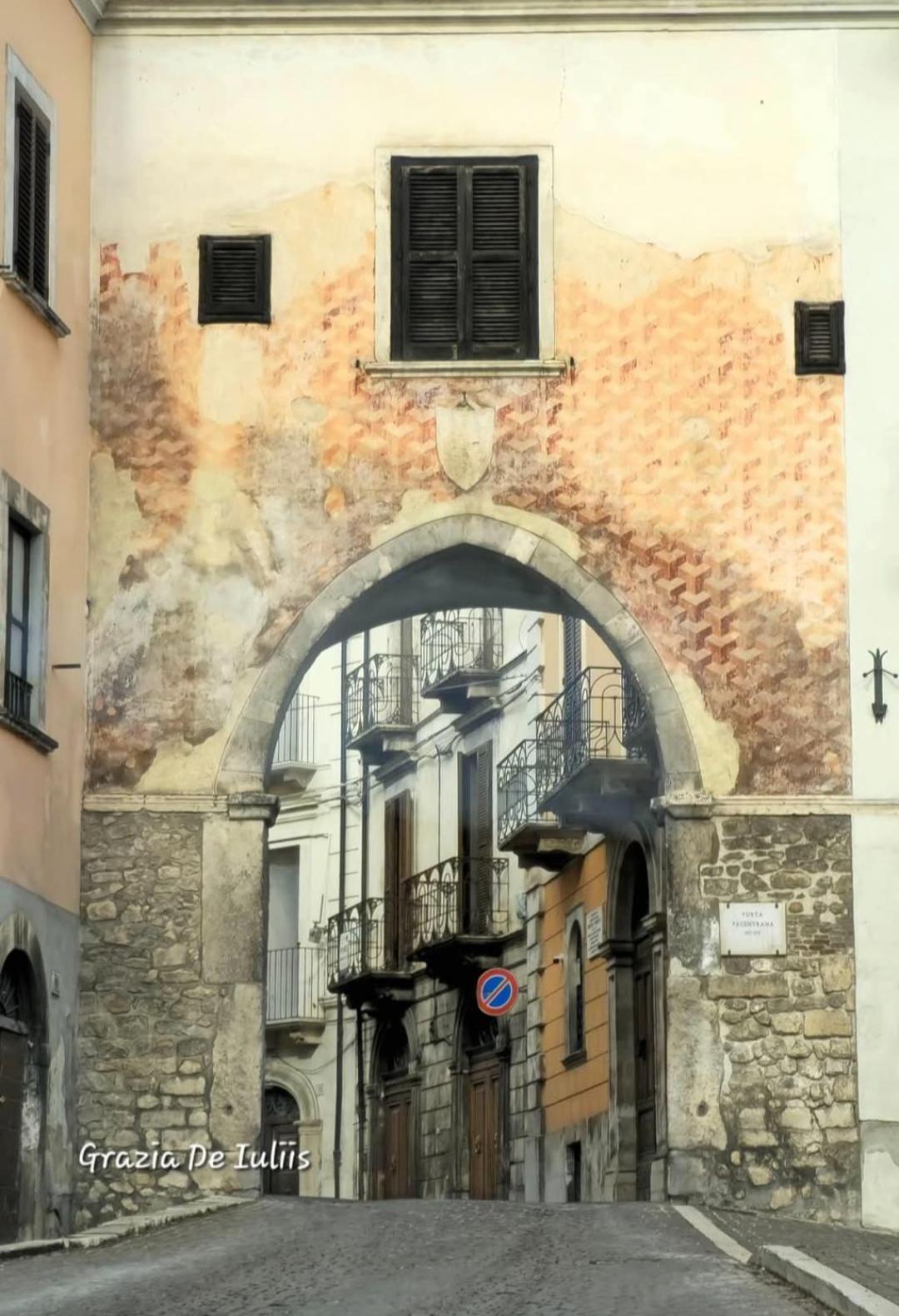 Dietro Piazza Maggiore Sulmona Kültér fotó